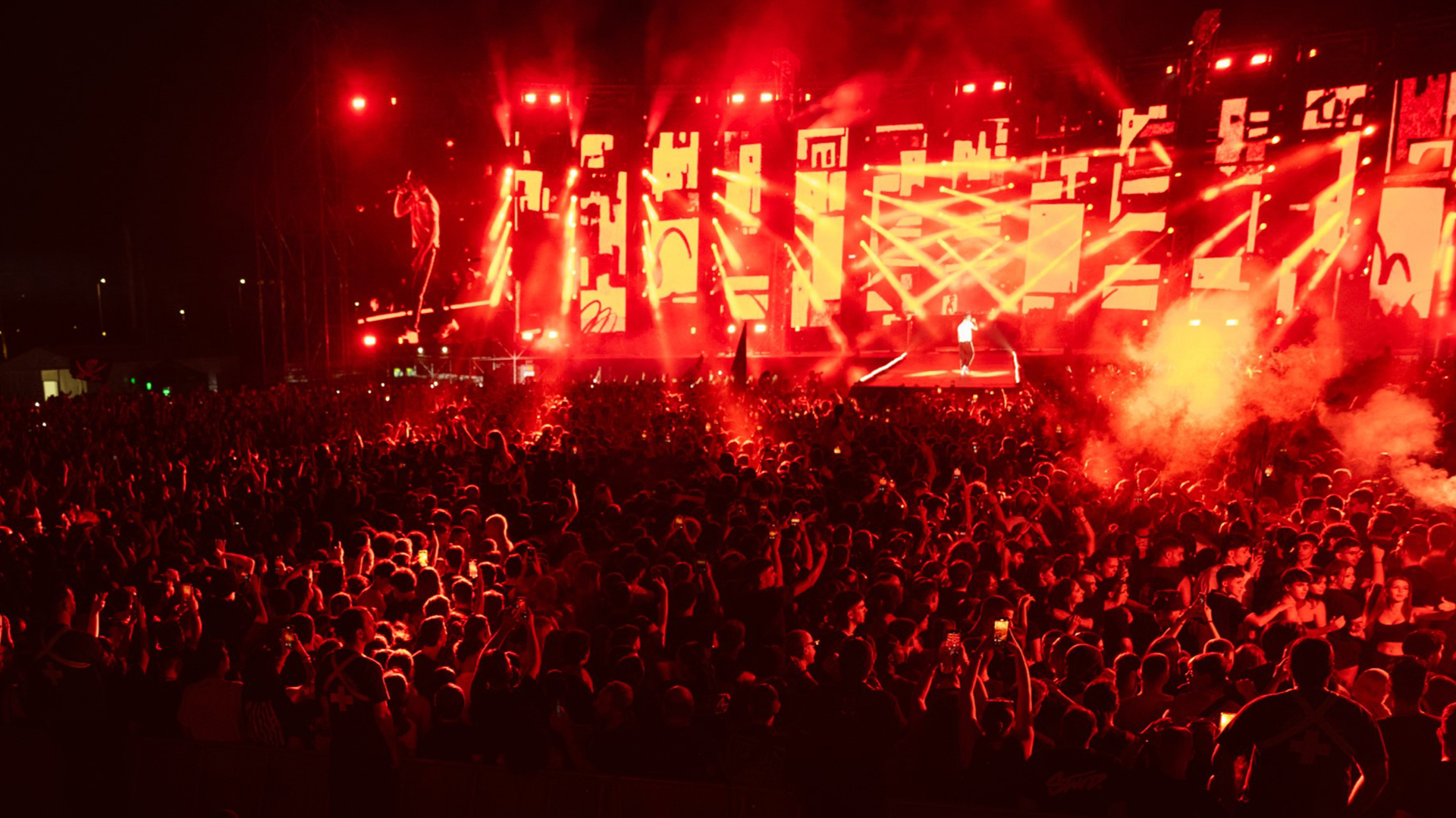 Ο Alex Hills επέλεξε φωτιστικά της CHAUVET Professional για τα Bloody Hawk Stadium Show 2025 & Off The Hook Festival 2025 projects